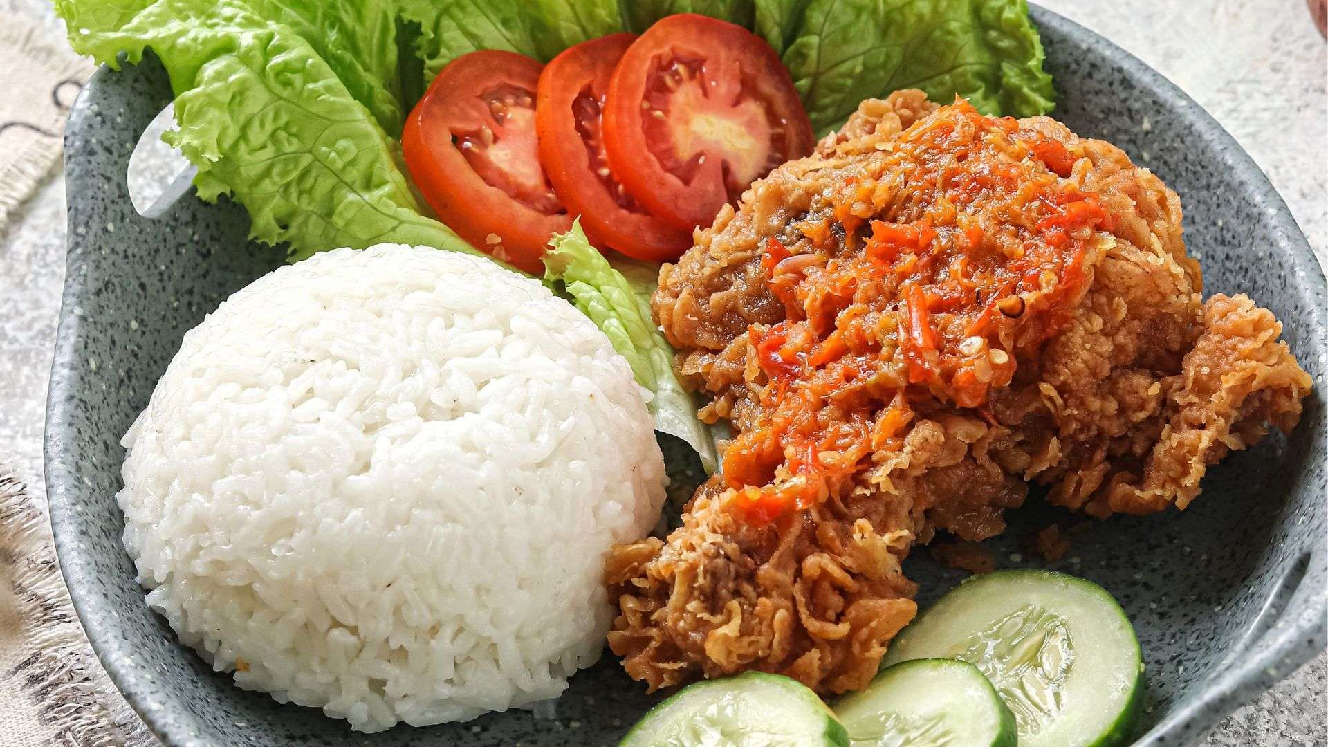 Ayam Geprek Terpedas yang Bikin Nagih: Sensasi Pedas yang Menggugah Selera Ayam Geprek Terpedas yang Bikin Nagih: Sensasi Pedas yang Menggugah Selera